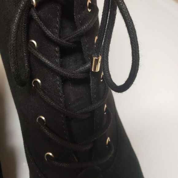 Liz Claiborne Black Faux Suede Lace-Up Ankle Boots Gold Hardware Size 9 PO Good - Picture 9 of 15